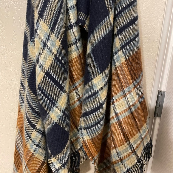 Sonoma Accessories - Womens Fall sleeved fringe ruana plaid contrasted interior fabric O/S fits most
